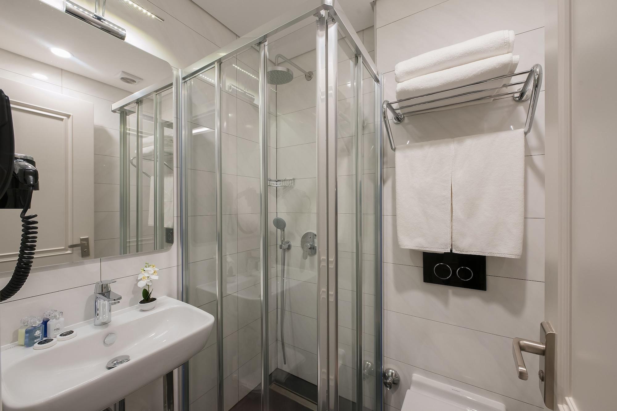 Le Petit Palace Hotel - Special Category Истанбул Екстериор снимка